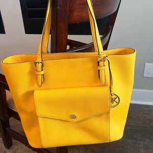 Michael Kors Jet Set Large Leather Pocket Tote Bag